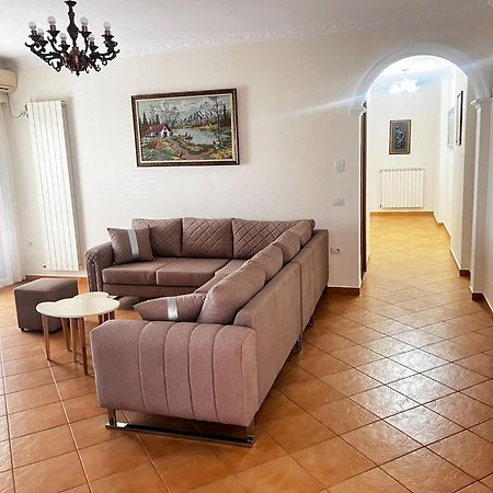 Lu Apartament Vlorë Esterno foto