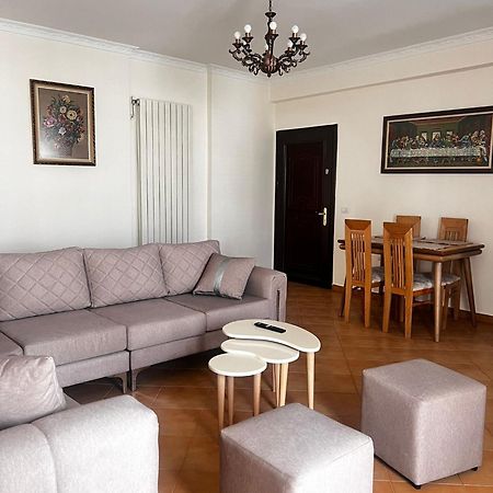 Lu Apartament Vlorë Esterno foto