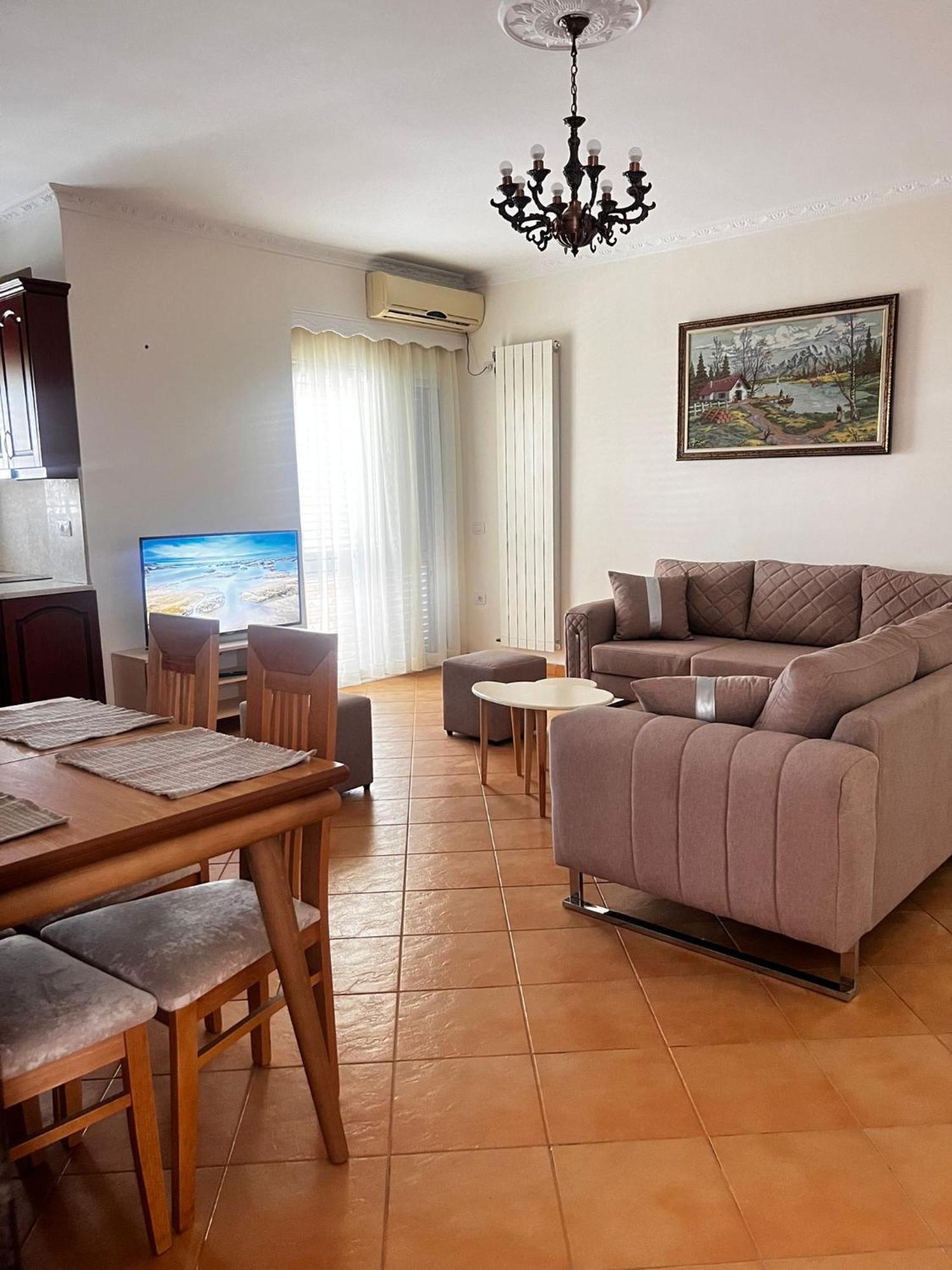 Lu Apartament Vlorë Esterno foto