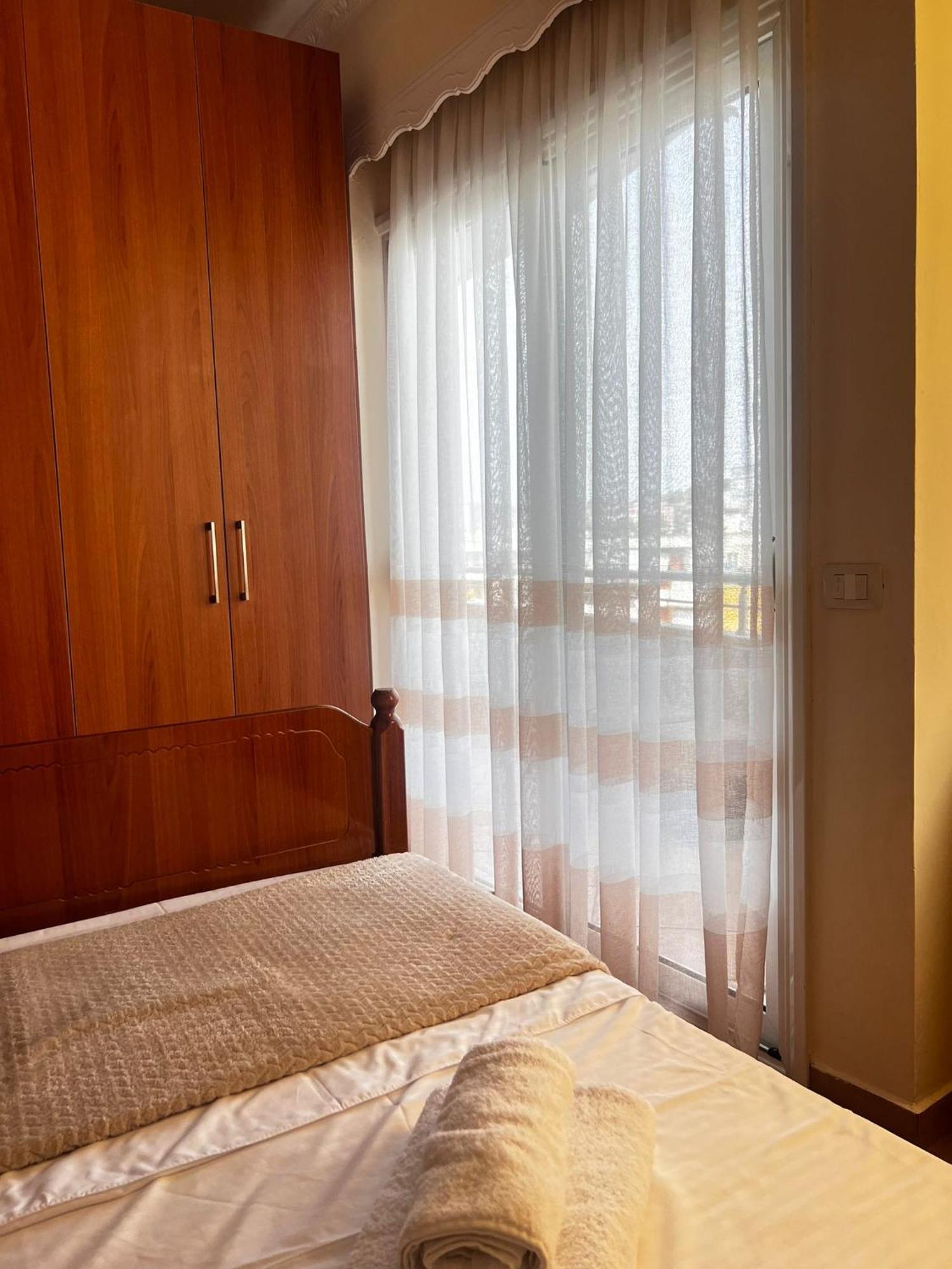 Lu Apartament Vlorë Esterno foto