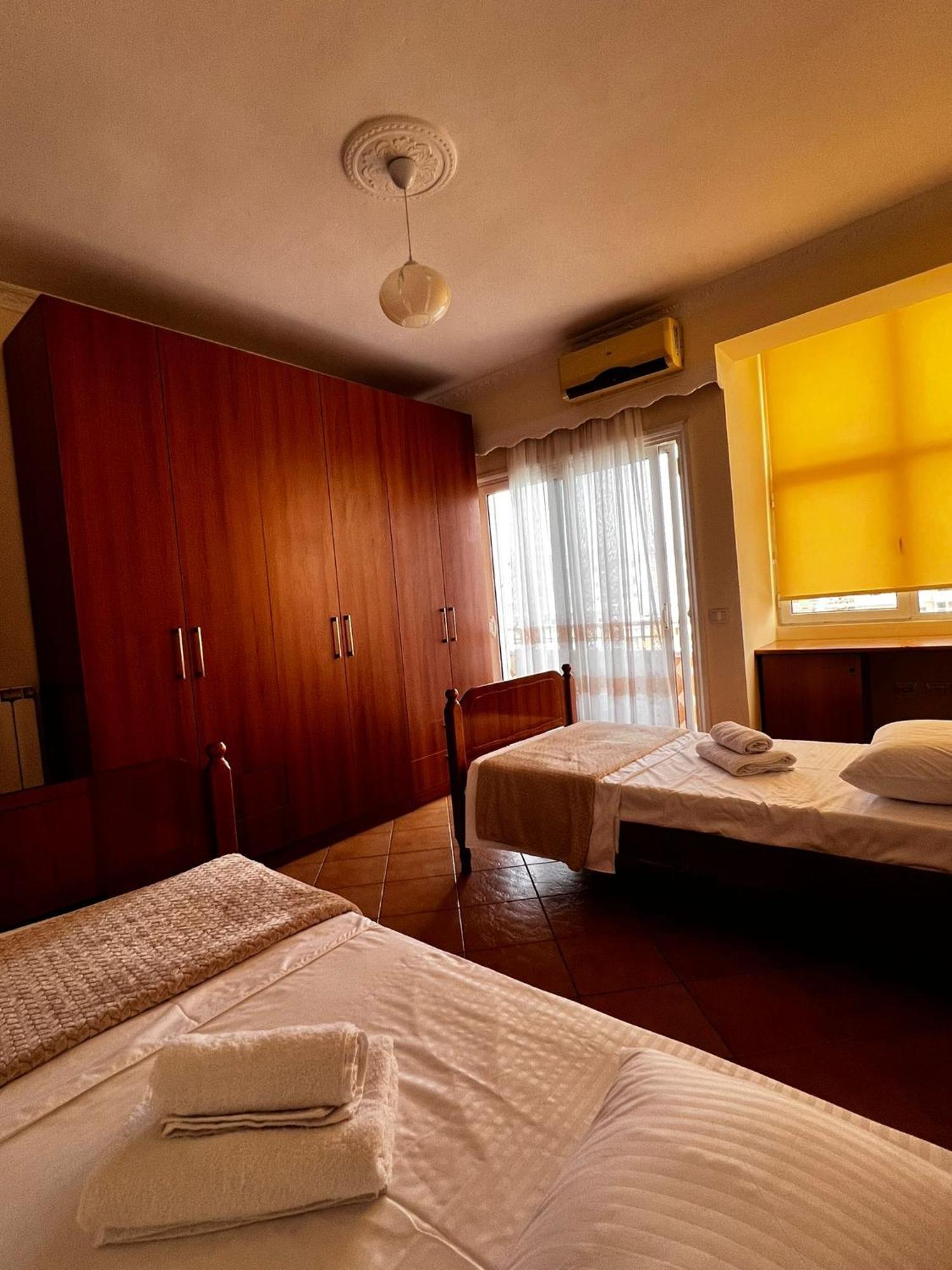 Lu Apartament Vlorë Esterno foto