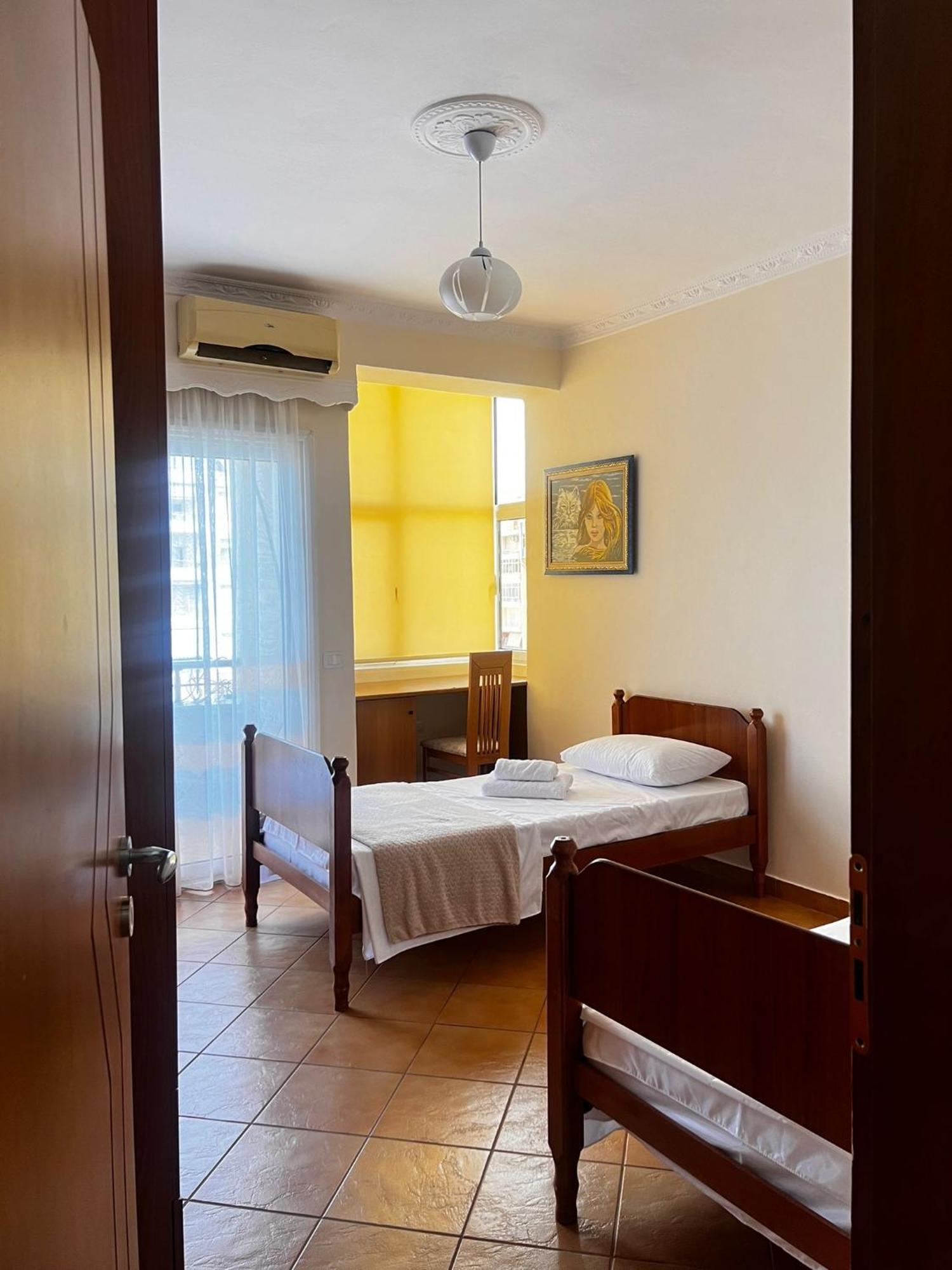 Lu Apartament Vlorë Esterno foto
